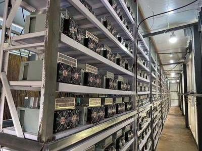 An image showing an ASIC miner in action
